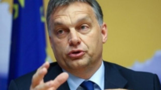 Меркел кацна в Санкт Петербург 