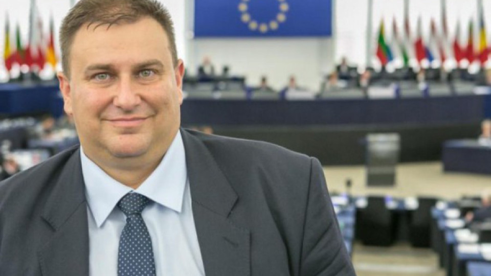 Подпалиха колата на журналист в Козлодуй | StandartNews.com