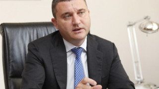 Задържалият 42-ма заложници се предаде