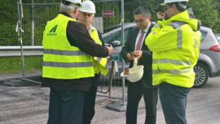 Владиците издърпаха килимчето на Максим