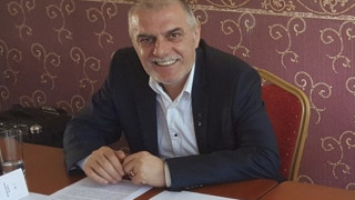 Рейс убива шофьора си
