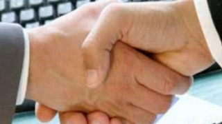 Наказват ултрасите, запалили българско знаме