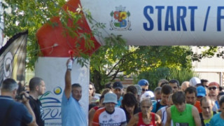 Бутилка в главата за полицай в Сливен