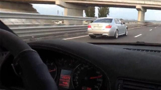 Бесни драйвъри летят с 300 км в час (видео)