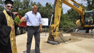 Човек на ГЕРБ озеленява магистралите на Бойко