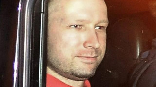 Брайвик се обаждал на полицията преди атентатите