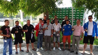 Фенове „облякоха” с екипи отборите си