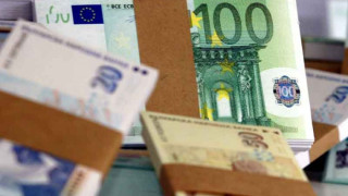 Еврото се срина заради Гърция