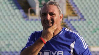 Камата удари рамо на Плевнелиев