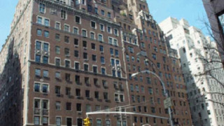 Бивши юго-републики продават апартамент в Манхатън