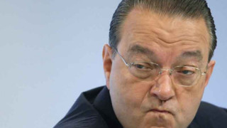 Шефът на Ю Би Ес подаде оставка