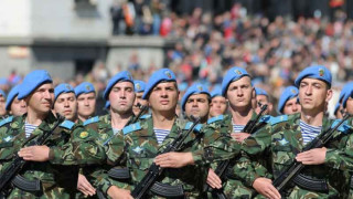 Дядо Коледа идва по-рано в армията  
