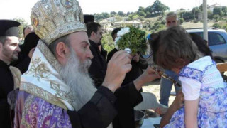 Селяни кътат от пенсиите си за градеж на църква