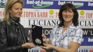 Цветя, злато и сребро за ЧРД на Донкова