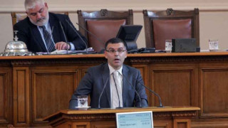Дянков компенсира дупка в НОИ с приходи от митниците