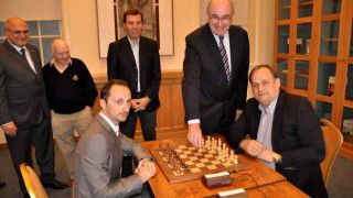 Топалов играе шах с ирландски министър