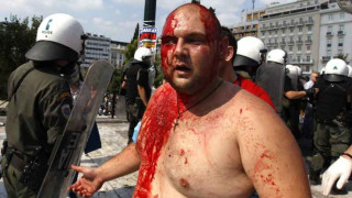 Отново бой и кръв в Атина