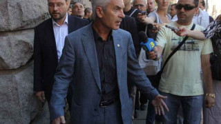 Облепиха джамия с плакати на Волен