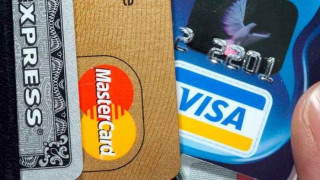 Разбиха международен картел за източване на карти  