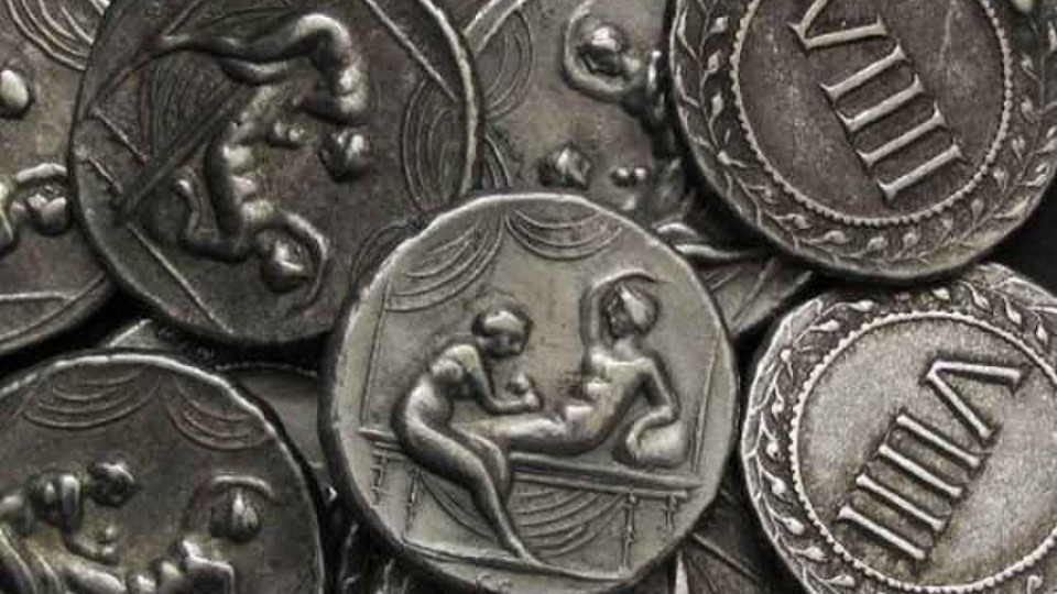 Търновец продава уникални римски монети в парк | StandartNews.com