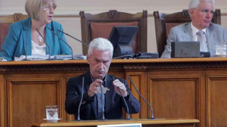 Разпуснаха депутатите заради Волен