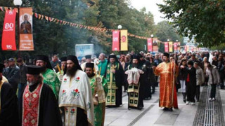 Опашка от вярващи за мощите на Св. Иван Рилски
