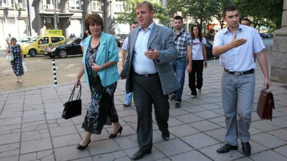 Каракачанов застава пред армия с 50 хиляди щика | StandartNews.com