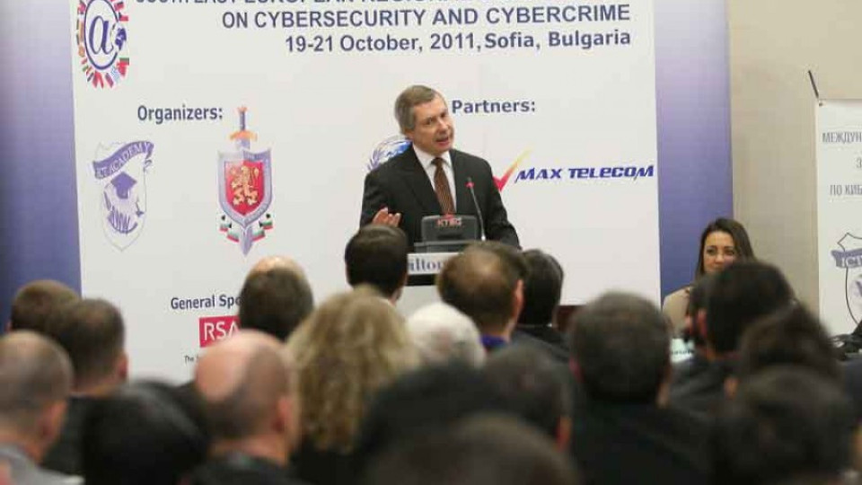 Масово крадат самоличност в нета | StandartNews.com