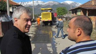 Розалин Петков строи пътища и водопроводи