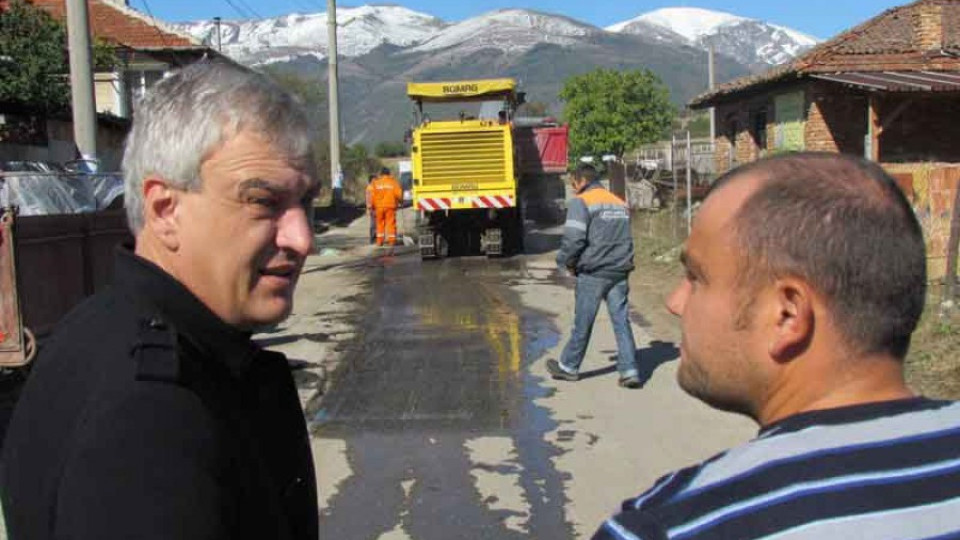 Розалин Петков строи пътища и водопроводи | StandartNews.com