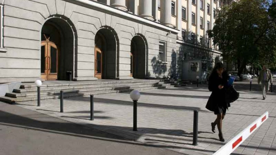 Съдия-изпълнител влезе в "Труд" и "24 часа" | StandartNews.com