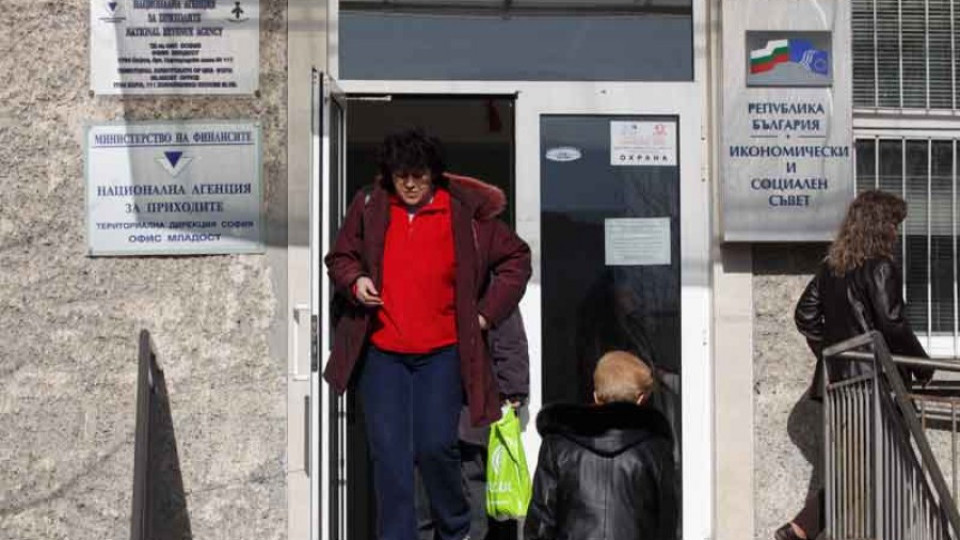 Фирмите плащат данъци 500 часа | StandartNews.com