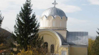 Бойко води министър на черква в Брезник