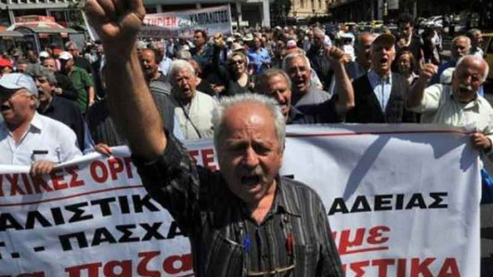 10 млрд. евро пенсии били изплатени на мъртъвци в Гърция | StandartNews.com