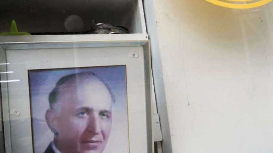 Портрет на Живков в магазин за 1 лев | StandartNews.com
