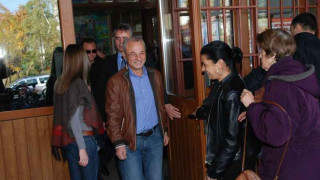 Доган пуска бюлетините на рентген