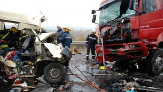 Четирима загинаха в зверска катастрофа