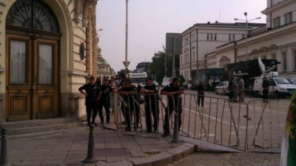 900 деца затрупани след земетръса в Китай | StandartNews.com