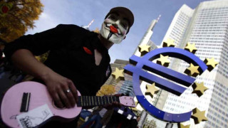 Гърците дръпнали от банките 5 млрд. евро за седмица