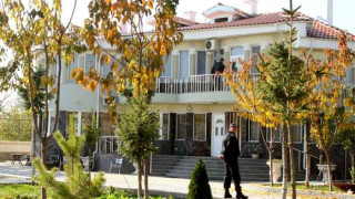 Изравняват със земята девет имота на Рашков
