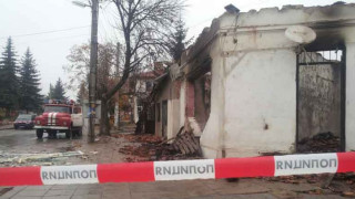 Взрив подпали центъра на Вакарел