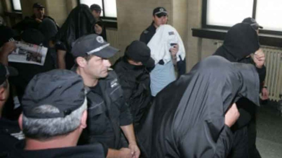 Съпруги на "палките" искат помощ от Борис Велчев | StandartNews.com
