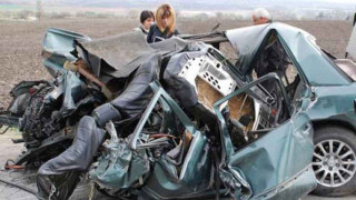 9-годишно момиче оцеля два дни в катастрофирала кола с трупа на баща си