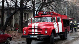 Баща и син клошари запалиха апартамента си