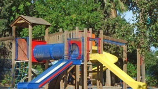 Ударно ремонтират детските площадки в София