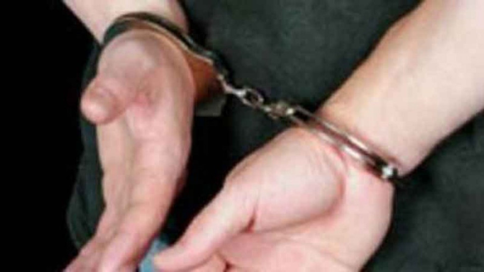 Закопчаха петима дедесари, източили над 5 млн. лева | StandartNews.com
