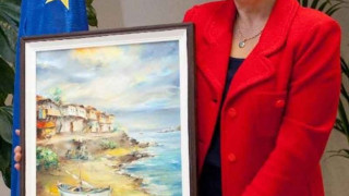 Министър Дончев дава любимата си раница на търг