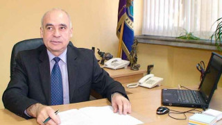 Кмет уволнява жена си и дъщеря си от общината 