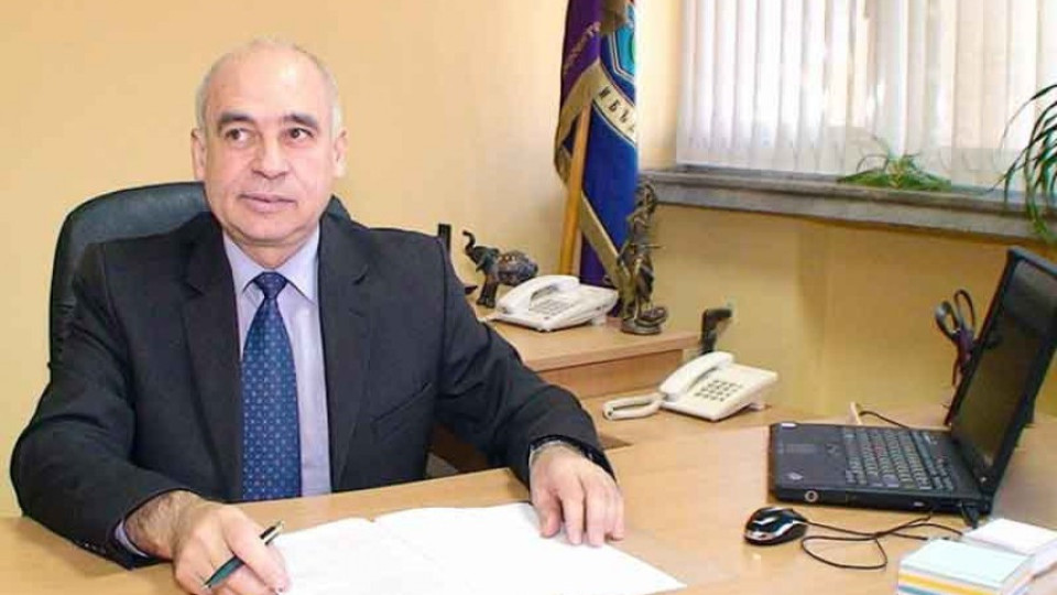 Кмет уволнява жена си и дъщеря си от общината  | StandartNews.com