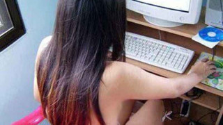 Тийнейджъри се събличат за 2 лева в нета